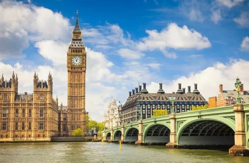 إعلان توقعات الميزانية يرفع عوائد سندات بريطانيا