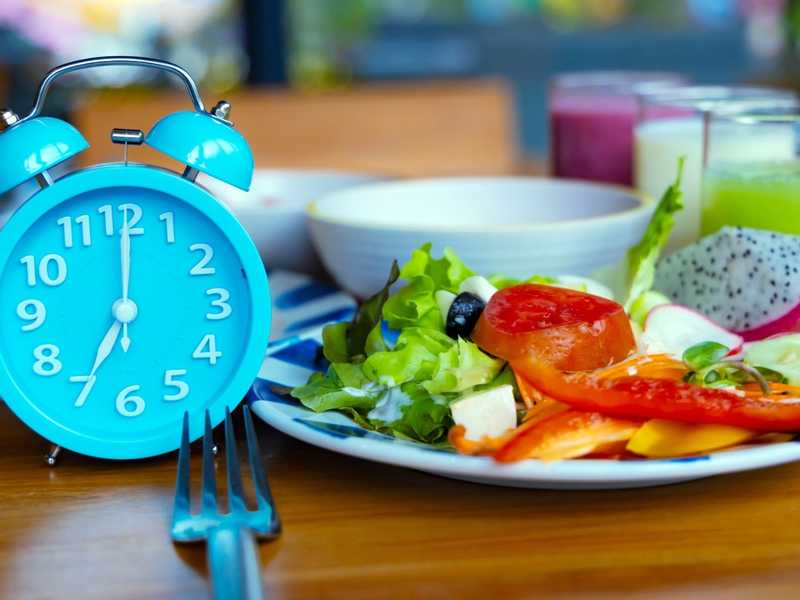 ما الوقت الأمثل لتناول العشاء خلال الشتاء؟